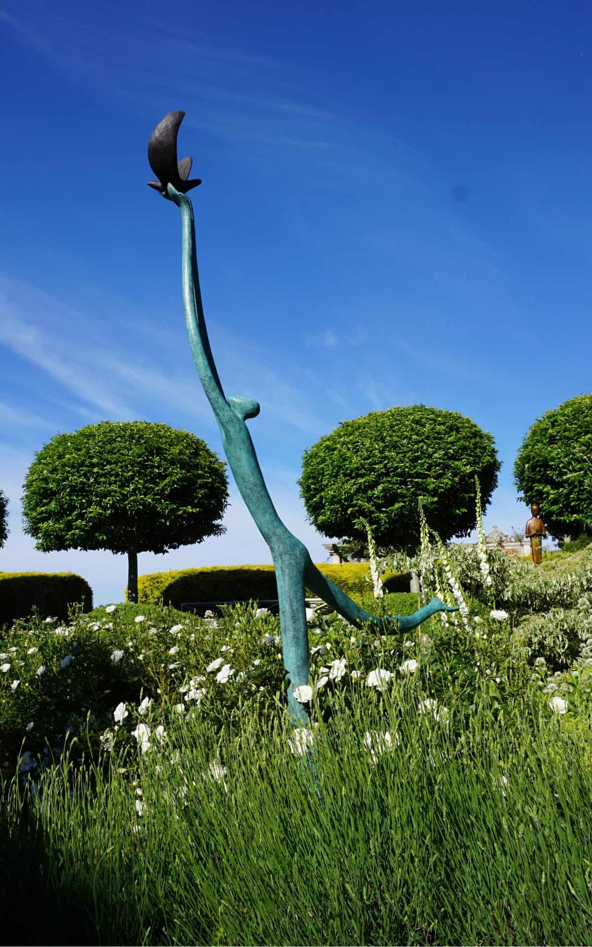 A sculpture by UK contemporary sculptor, Jeremy Moulsdale.