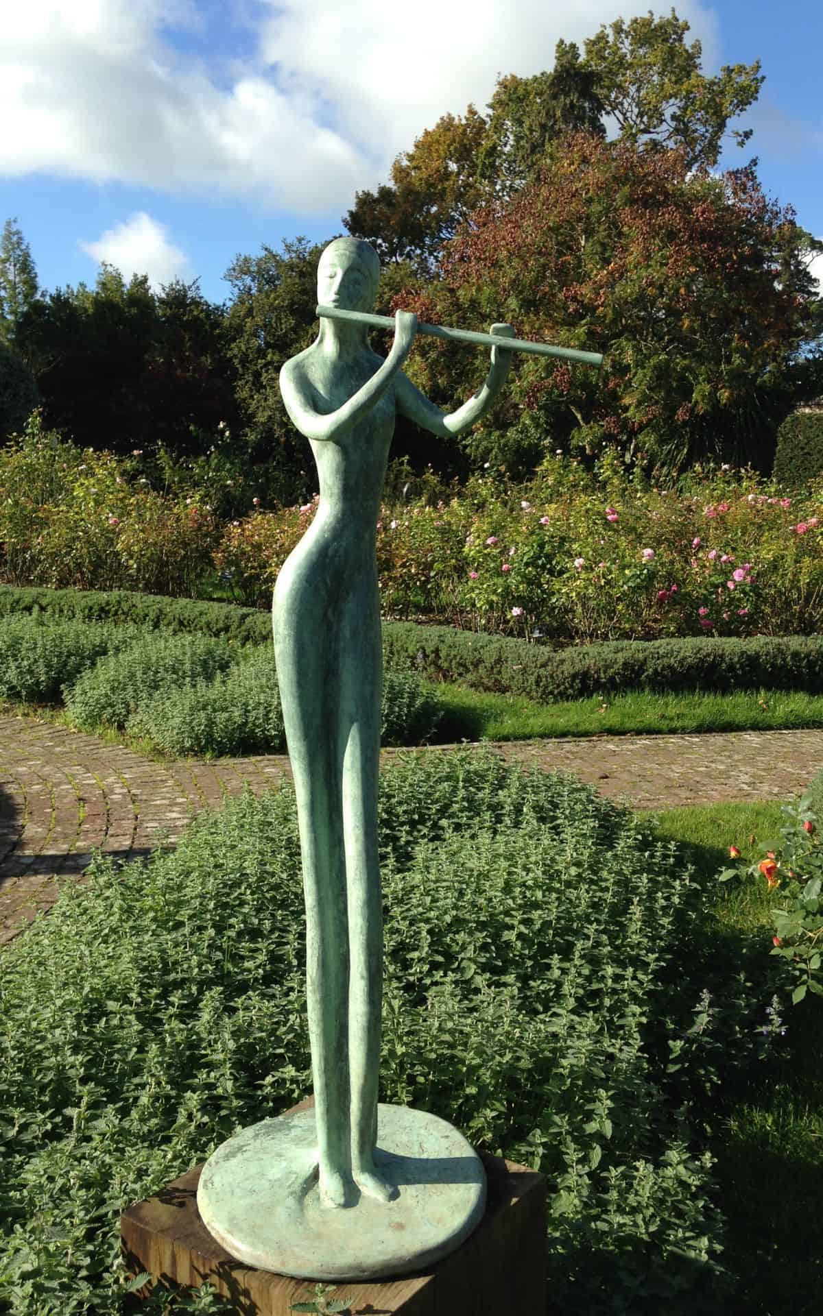 A sculpture by UK contemporary sculptor, Jeremy Moulsdale.